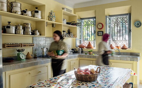 Villa Mauri: Möbel, Interior Design, Küche, Regal, Regale, Countertop, Flooring, Beleuchtung, Zuhause, Cabinetry