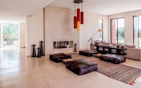 Villa Noria: Interior Design, Flooring, Fussboden, Möbel, Wand, Holz, Decke, Wohnzimmer, Zimmer, Couch