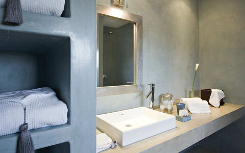 Villa Noria: Armatur, Badezimmer, Zapfhahn, Linens, Sinken, Natürliches Material, Installation, Hotel, Keramik