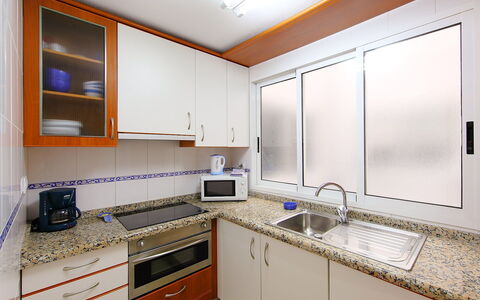 Giner: Zimmer, Eigentum, Cabinetry, Countertop, Möbel, Küche, Interior Design, Gebäude, Grundeigentum, Haus