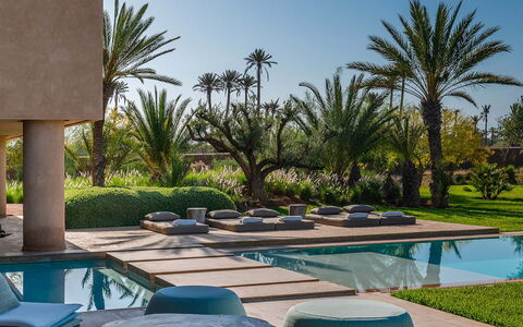 Villa Amrabat: Schwimmbad, Resort, Garten, Landscaping, Gartenmöbel, Eco Hotel, Schatten, Hazienda, Estate