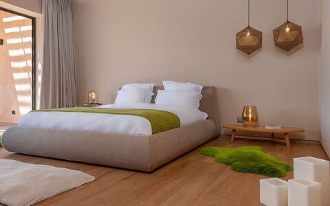 Villa Amrabat: Möbel, Interior Design, Fussboden, Flooring, Holz, Schlafzimmer, Bett, Zuhause, Holzboden, Braun