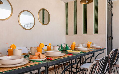 Riad Ali: Möbel, Interior Design, Beleuchtung, Tabelle, Stuhl, Zimmer, Küche & Esszimmer Tisch, Decke, Light Fixture, Esszimmer