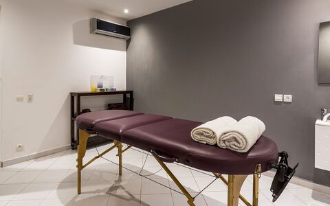 Le Palais du Roi: Möbel, Interior Design, Zimmer, Klinik, Medizinische Ausrüstung, Bett, Regale
