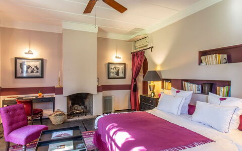 Villa Exotic: Interior Design, Flooring, Möbel, Fussboden, Zuhause, Decke, Schlafzimmer, Zimmer, Bilderrahmen, Bett