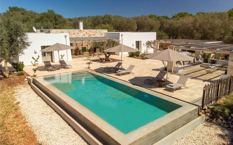 Villa Olivella: Schwimmbad, Resort, Zuhause, Estate, Eco Hotel, Gartenmöbel, Villa, Sonnenliege, Landscaping, Schatten