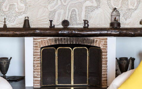 Villa Desideria: Feuerstelle, Natürliches Material, Hartholz, Wohnzimmer, Design, Hitze, Noch Leben Fotografie, Farbe, Kamin
