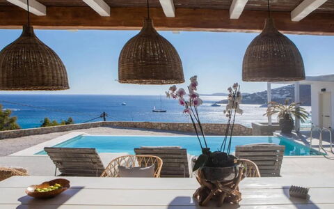 Villa Sonia: Möbel, Resort, Gartenmöbel, Schatten, Schwimmbad, Stuhl, Eco Hotel, Freizeit, Villa, Blumentopf