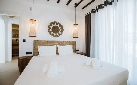 Villa Sonia: Holz, Interior Design, Fussboden, Schlafzimmer, Decke, Bett, Möbel, Wohnung, Zimmer, Bedding