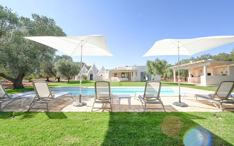 Trulli Heaven: Schatten, Estate, Schwimmbad, Rasen, Garten, Landscaping, Garten, Hazienda, Park, Design