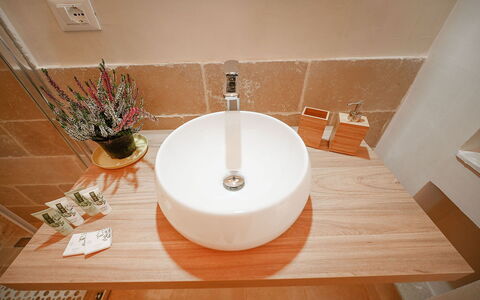 Trulli Heaven: Armatur, Bad Sink, Sinken, Zapfhahn, Installation, Badezimmer, Hartholz, Holzbeize
