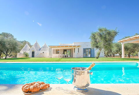 Trulli Heaven: Blau, Estate, Schatten, Rasen, Bauernhaus, Landscaping, Schwimmbad, Villa, Hazienda