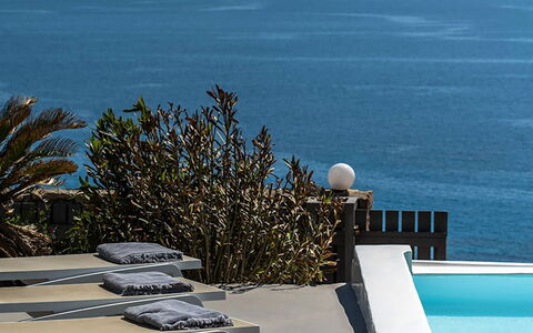 Villa Apollonia: Gewässer, Horizont, Meer, Küsten Und Ozeanische Forms, Ozean, Küste, Gartenmöbel, Schatten, Strand, Stuhl