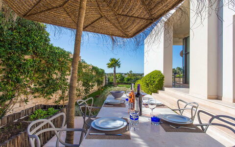 Villa Amador: Schatten, Resort, Stuhl, Garten, Gartenmöbel, Landscaping, Estate, Eco Hotel, Garten, Villa
