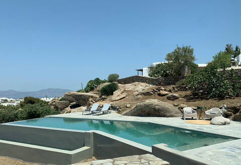 Villa Ermione: \Fels, Schwimmbad, Zutageliegen, Sonnenliege, Tropen, Gartenmöbel, Resort