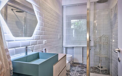 Cortona Deluxe: Flooring, Interior Design, Wand, Fussboden, Badezimmer, Armatur, Zapfhahn, Fliese, Installation, Beleuchtung