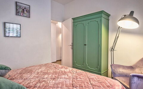 Cortona Deluxe: Bett, Möbel, Interior Design, Schlafzimmer, Wand, Bettdecke, Bedding, Fussboden, Flooring, Holz