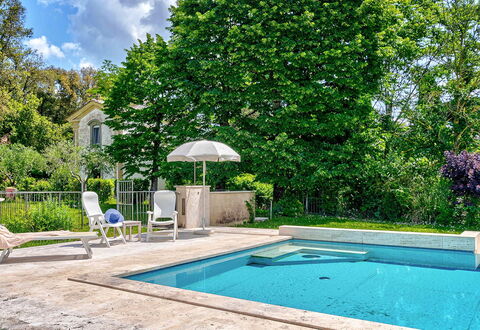 Villa Church: Schwimmbad, Garten, Schatten, Resort, Landscaping, Water Feature, Hinterhof, Gartenmöbel, Eco Hotel, Garten