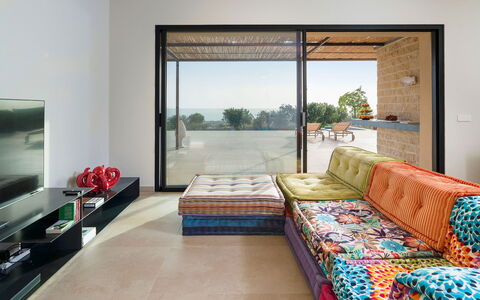 Villa Miriam: Möbel, Interior Design, Couch, Flooring, Fussboden, Wohnzimmer, Zuhause, Zimmer, Wohnung