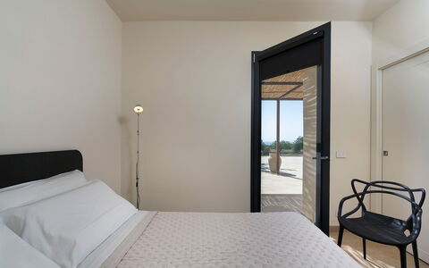 Villa Miriam: Interior Design, Schlafzimmer, Fussboden, Möbel, Flooring, Bett, Beleuchtung, Decke, Zuhause, Zimmer