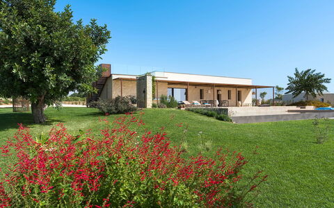 Villa Miriam: Himmel, Gras, Die Architektur, Zuhause, Grundstueck, Einfach, Landschaft, Estate, Dach