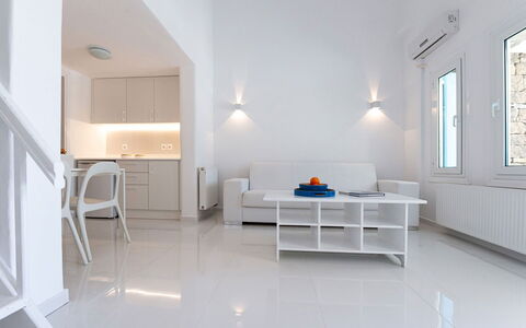 The Rose Flat: Flooring, Fussboden, Interior Design, Decke, Wohnung, Wohnzimmer, Couch, Stuhl