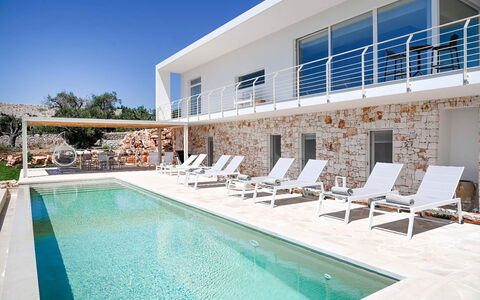 Villa Panita: Schwimmbad, Gartenmöbel, Resort, Estate, Villa, Sonnenliege, Stuhl, Hotel, Ferienort