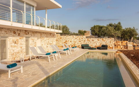 Villa Panita: Schwimmbad, Estate, Resort, Gartenmöbel, Villa, Sonnenliege, Ferienort, Hotel
