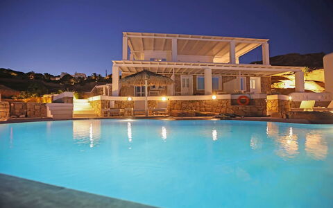 Apartment Rose 2: Nacht, Schwimmbad, Resort, Hotel, Estate, Villa, Mitternacht, Eco Hotel, Ferienort, Dämmerung