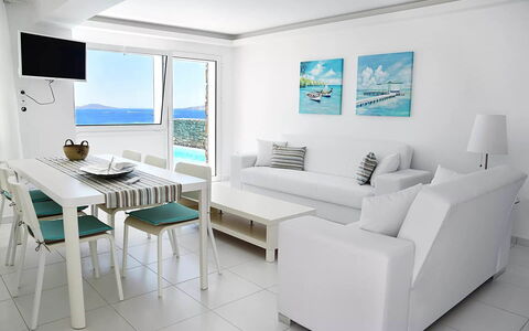 The Pool Rose Villa: Möbel, Interior Design, Tabelle, Flooring, Wohnung, Decke, Fussboden, Couch, Zimmer, Wohnzimmer