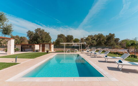 Villa Il Gelsomino: Schwimmbad, Resort, Verbundwerkstoff, Estate, Schatten, Thermae, Water Feature, Hazienda, Design, Villa