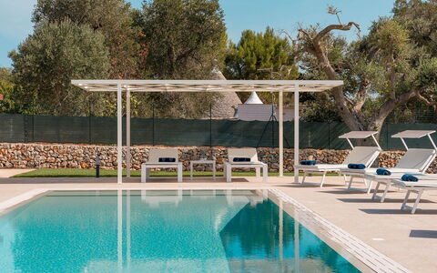 Villa Il Gelsomino: Schwimmbad, Gartenmöbel, Resort, Schatten, Verbundwerkstoff, Sonnenliege, Outdoor Struktur, Eco Hotel, Garten, Pergola