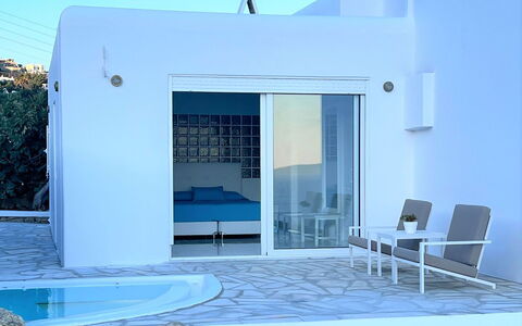 The Rose Suite with Jacuzzi: Möbel, Schatten, Gartenmöbel, Stuhl, Resort, Schwimmbad, Design, Hotel, Villa, Eco Hotel