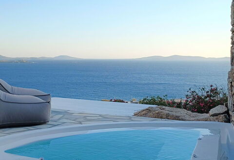 The Rose Suite with Jacuzzi: Blau, Wasser, Schwimmbad, Gartenmöbel, Meer, Küsten Und Ozeanische Forms, Küste, Ozean, Regenschirm, Resort