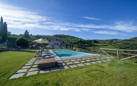 Villa Serena: Schwimmbad, Kumulus, Gartenmöbel