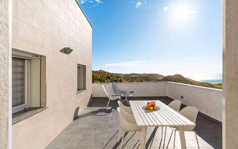 Villa Lily: Möbel, Wohnung, Decke, Stuhl, Kaffetisch, Küche & Esszimmer Tisch, Balkon, Penthouse, Daylighting, Hotel