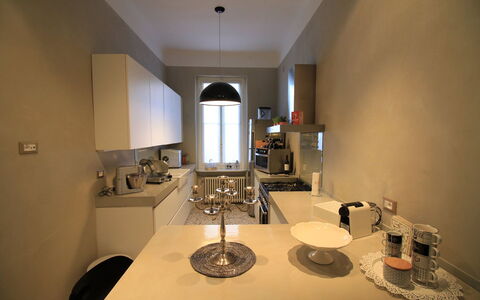 Letizia: Interior Design, Möbel, Decke, Flooring, Beleuchtung, Light Fixture, Countertop, Fussboden, Küche, Zimmer