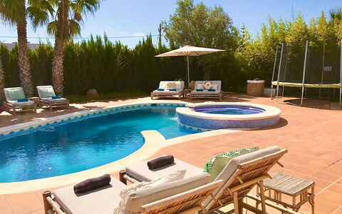 Dream House: Möbel, Schwimmbad, Gartenmöbel, Stuhl, Regenschirm, Resort, Sonnenliege, Tabelle, Tisch Im Freien, Freizeit