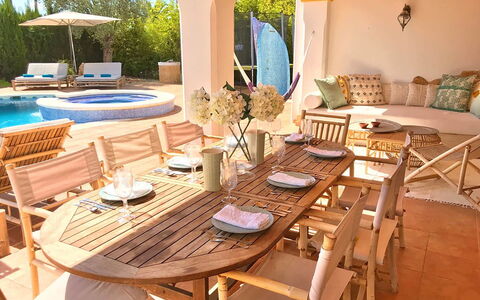 Dream House: Möbel, Gartenmöbel, Tabelle, Stuhl, Holz, Tisch Im Freien, Küche & Esszimmer Tisch, Flooring, Restaurant, Esszimmer
