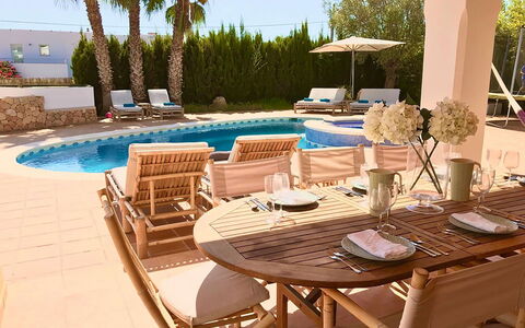 Dream House: Möbel, Gartenmöbel, Stuhl, Tabelle, Tisch Im Freien, Resort, Schwimmbad, Küche & Esszimmer Tisch, Regenschirm, Terrasse