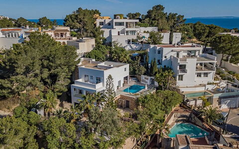 Villa Joel: Baum, Wohngebiet, Haus, Zuhause, Landschaft, Wohnung, Estate, Urban Design, Menschliche Siedlung, Resort