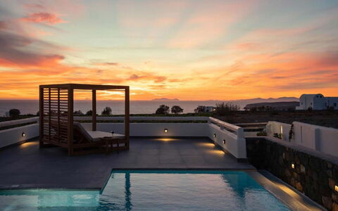 Golden Sunset Villa: Dämmerung, Schwimmbad, Afterglow, Sonnenuntergang, Resort, Sonnenaufgang, Abend, Gartenmöbel, Morgenröte, Eco Hotel