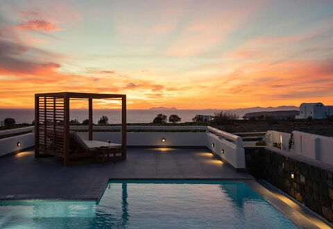 Golden Sunset Villa: Dämmerung, Schwimmbad, Afterglow, Sonnenuntergang, Resort, Sonnenaufgang, Abend, Gartenmöbel, Morgenröte, Eco Hotel