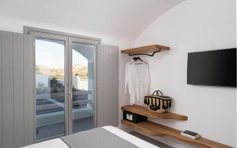 Villa Akrotiri: Interior Design, Schlafzimmer, Bett, Design, Holzbeize, Hartholz, Linens, Bedding, Bettrahmen, Kissen