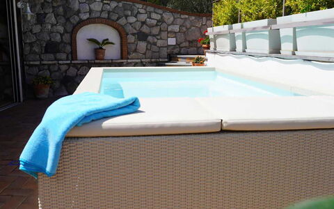Villa Pietraluna: Schwimmbad, Freizeit, Gartenmöbel, Blumentopf, Schatten, Garten, Zimmerpflanze, Resort, Hinterhof, Eco Hotel