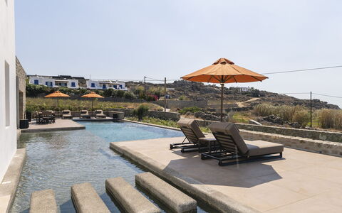 Villa Wolf: Schwimmbad, Resort