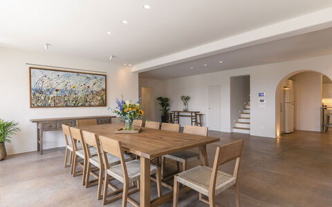 Villa Wolf: Möbel, Flooring, Interior Design, Fussboden, Holz, Tabelle, Küche & Esszimmer Tisch, Decke, Stuhl, Esszimmer