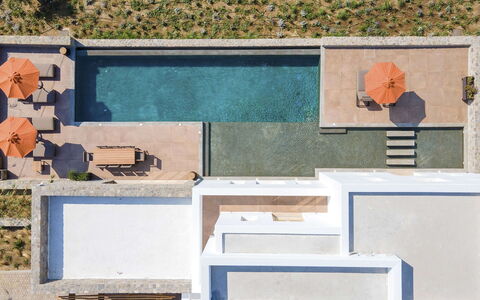 Villa Wolf: Schwimmbad, Hof, Villa