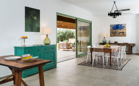 Villa Clemente: Möbel, Flooring, Interior Design, Fussboden, Tabelle, Stuhl, Holz, Küche & Esszimmer Tisch, Zimmer, Esszimmer