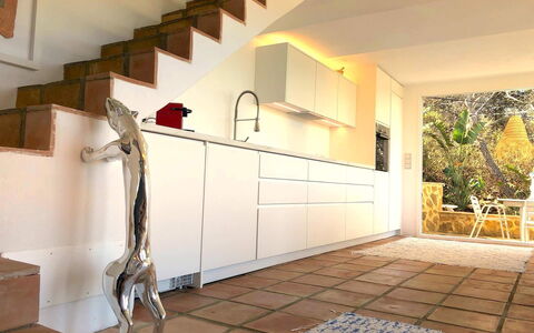 Sa Galera Villa: Flooring, Interior Design, Fussboden, Wand, Holz, Möbel, Countertop, Zuhause, Holzboden, Küche